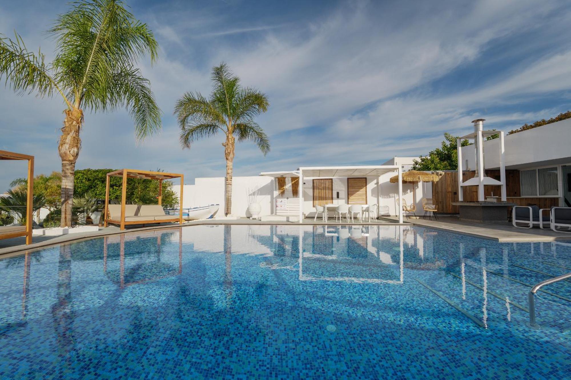 White Luxury Villa แอร์ซอนิสซอส ภายนอก รูปภาพ
