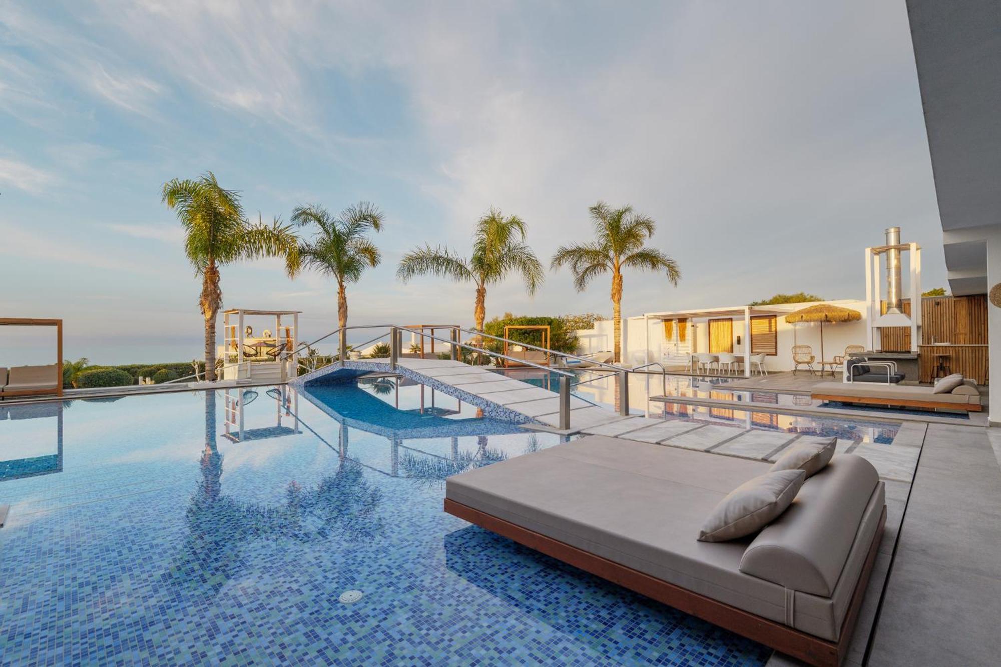White Luxury Villa แอร์ซอนิสซอส ภายนอก รูปภาพ